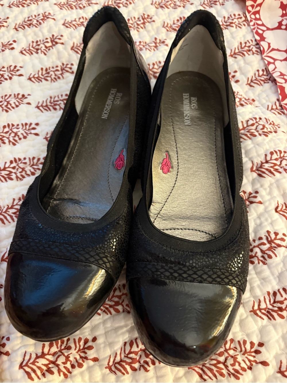 Ros Hommerson Black Patent Toe Ballet Flats Size 9WW Elasticized for perfect fit